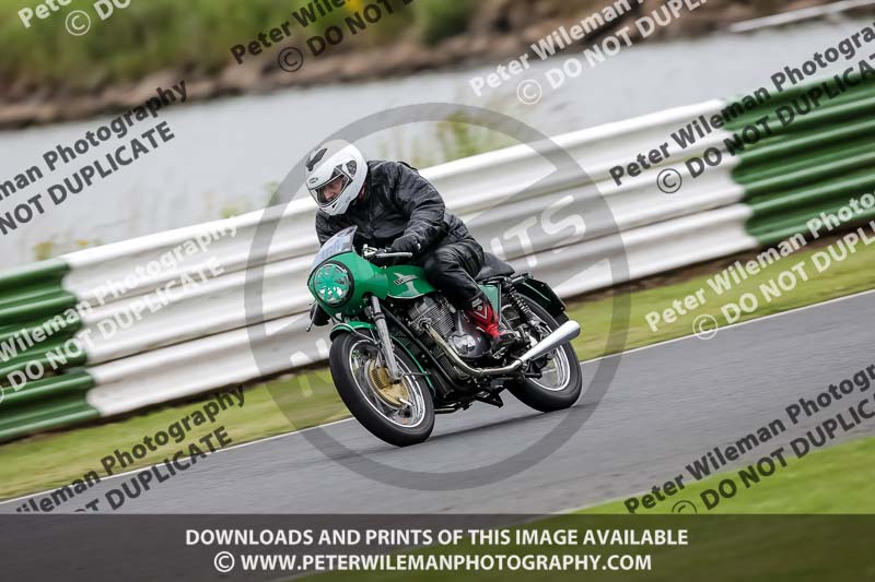 Vintage motorcycle club;eventdigitalimages;mallory park;mallory park trackday photographs;no limits trackdays;peter wileman photography;trackday digital images;trackday photos;vmcc festival 1000 bikes photographs